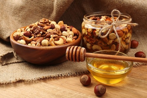 Вегетарианство: орехи, растительные масла, мед