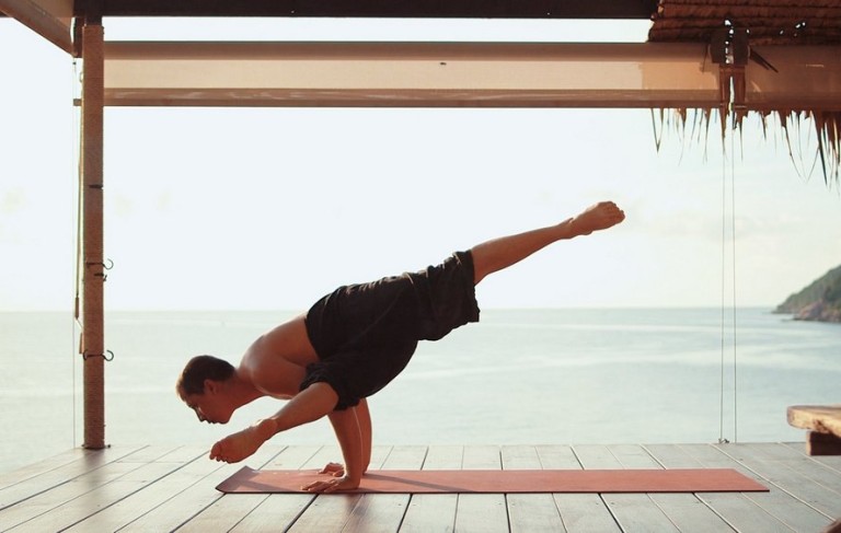 Какая польза и вред от йоги